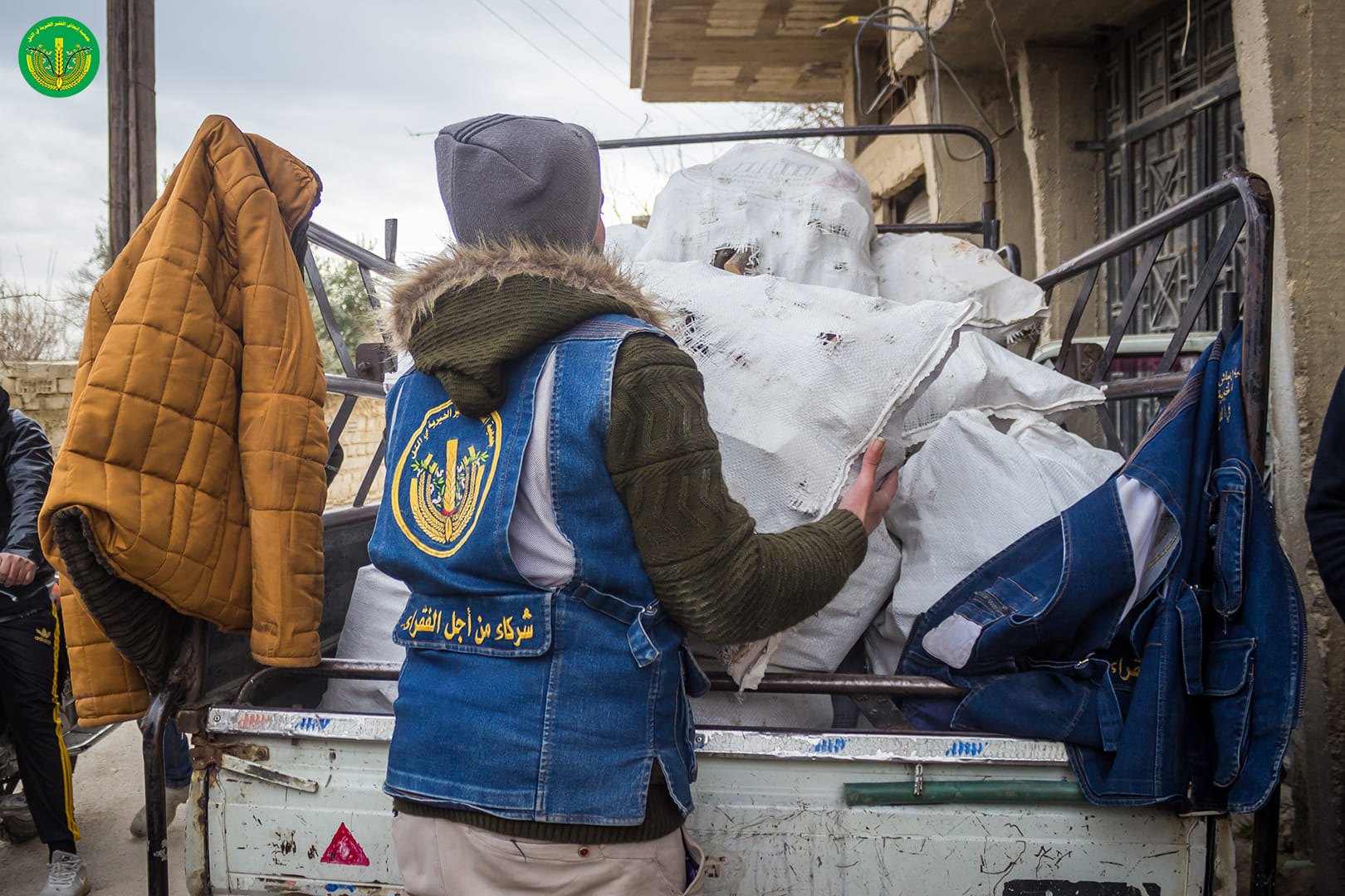 كخلية نحل نعمل بلا كلل ولا تعب في حلب